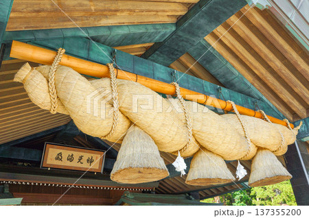 出雲大社の神聖な注連縄と伝統建築 出雲大社の神聖な注連縄と伝統建築 137355200