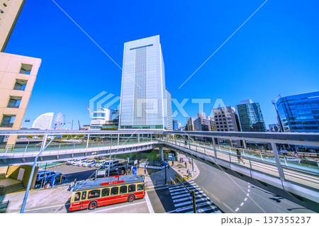 日本の横浜都市景観桜木町駅入口交差点やあかいくつ、横浜市役所、ロープウェイなど望む=3月5日 日本の横浜都市景観桜木町駅入口交差点やあかいくつ、横浜市役所、ロープウェイなど望む=3月5日 137355237