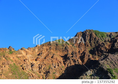那須岳の登山風景 137355292