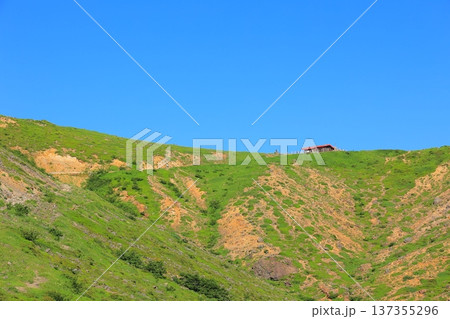 那須岳の登山風景 137355296