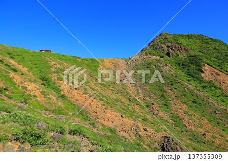 那須岳の登山風景 那須岳の登山風景 137355309