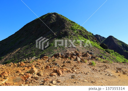 那須岳の登山風景 137355314