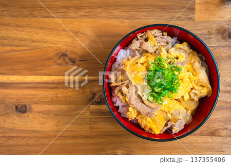 他人丼 豚肉と卵の和風どんぶり 他人丼 豚肉と卵の和風どんぶり 137355406