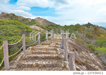 【ひき岩群 山頂からの眺望】 和歌山県田辺市稲成町 【ひき岩群 山頂からの眺望】 和歌山県田辺市稲成町 137356411