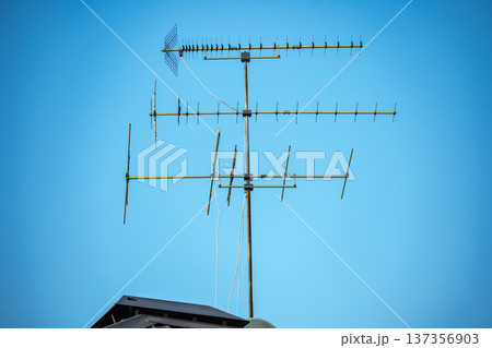 Television antenna with multiple elements receiving digital broadcasts on a clear sky Television antenna with multiple elements receiving digital broadcasts on a clear sky 137356903