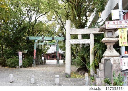 三重県四日市市 東海道沿いの諏訪神社一の鳥居と二の鳥居 三重県四日市市 東海道沿いの諏訪神社一の鳥居と二の鳥居 137358584