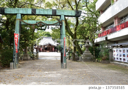 三重県四日市市　諏訪神社二の鳥居と拝殿と案内板 137358585
