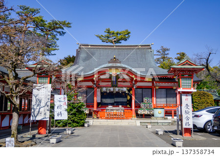 東京都　西東京市　東伏見稲荷神社　拝殿 137358734