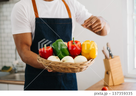 Fresh bell pepper holding by hand mixed salad 137359335