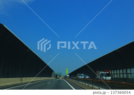 高速道路のある風景 137360054