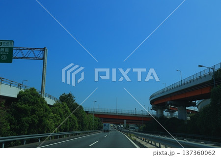 高速道路のある風景 高速道路のある風景 137360062
