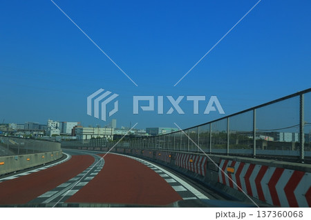 高速道路のある風景 137360068