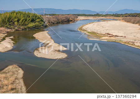 木津川 山城大橋からの景観 京都府京田辺市 城陽市 木津川 山城大橋からの景観 京都府京田辺市 城陽市 137360294