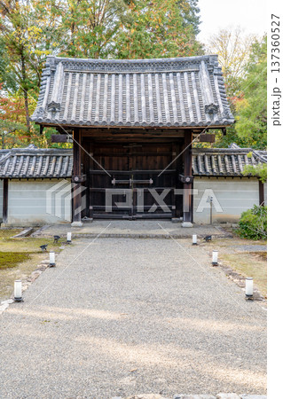 京都 東山泉涌寺別院 雲龍院(瑠璃山) 龍華殿前の勅使門(皇族様専用の御門) 京都 東山泉涌寺別院 雲龍院(瑠璃山) 龍華殿前の勅使門(皇族様専用の御門) 137360527