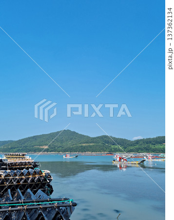 This is an island village with a view of the sea. 137362134