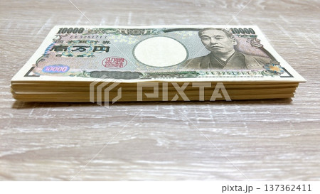 100万円の札束 100万円の札束 137362411