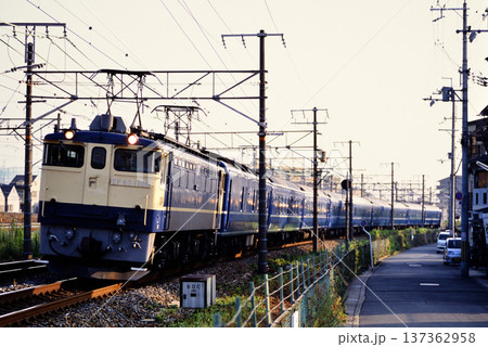 2007年 東海道本線を走るEF651106ブルートレイン銀河 2007年 東海道本線を走るEF651106ブルートレイン銀河 137362958