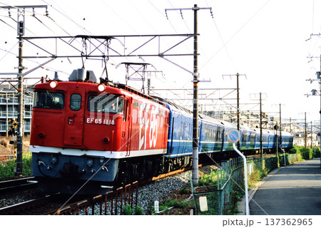 2007年 東海道本線を走るEF651118ブルートレイン銀河 2007年 東海道本線を走るEF651118ブルートレイン銀河 137362965
