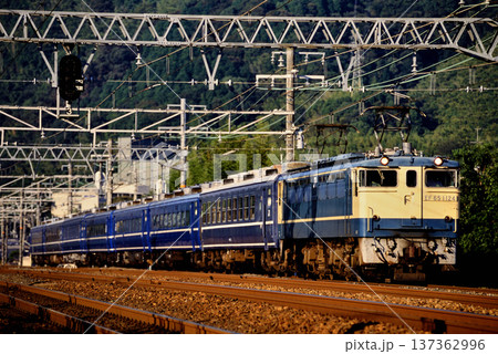 2007年 東海道本線を走るEF651124快速ムーンライト山陽・高知 2007年 東海道本線を走るEF651124快速ムーンライト山陽・高知 137362996