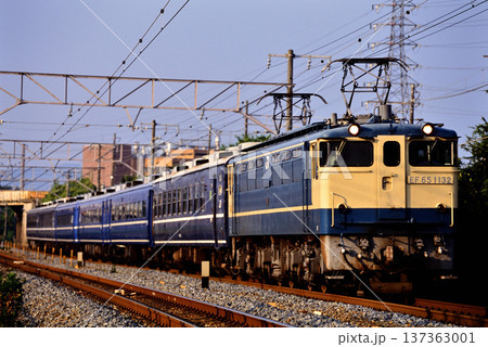 2007年 東海道本線を走るEF651132快速ムーンライト山陽・高知 2007年 東海道本線を走るEF651132快速ムーンライト山陽・高知 137363001