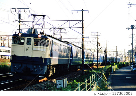 2007年 東海道本線を走るEF651105ブルートレイン銀河 2007年 東海道本線を走るEF651105ブルートレイン銀河 137363005