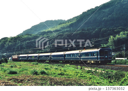 2007年　日豊本線を走る14系ブルートレイン富士 137363032