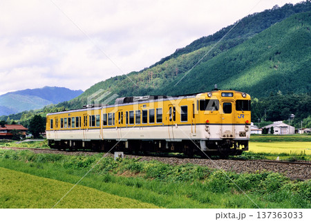 2007年　東海道本線を走るキハ47系普通列車2両 137363033
