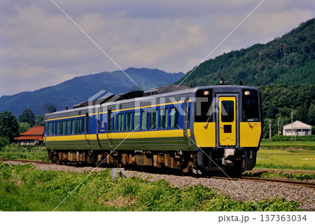 2007年 山口線を走るキハ187系特急スーパーおき2両 2007年 山口線を走るキハ187系特急スーパーおき2両 137363034