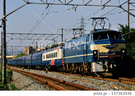 2007年　東海道本線を走るEF6647ブルートレインなは・あかつき 137363036