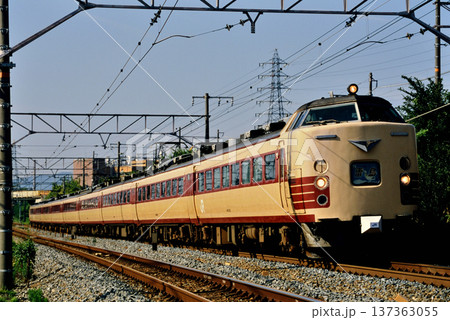 2007年　東海道本線を走る485系L特急雷鳥9両 137363055