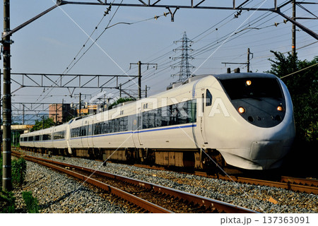 2007年　東海道本線を走る681系特急サンダーバード9両 137363091