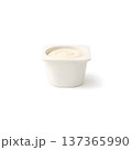 ヨーグルトカップ 3Dアイコン 白背景 ミニマルヘルシー素材 137365990