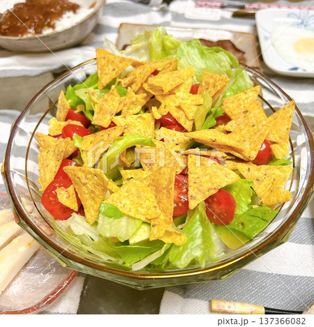 美味しいタコスサラダ 美味しいタコスサラダ 137366082