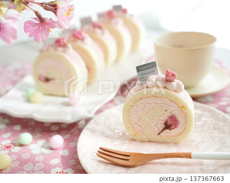 春スイーツ 桜ロールケーキ 春スイーツ 桜ロールケーキ 137367663