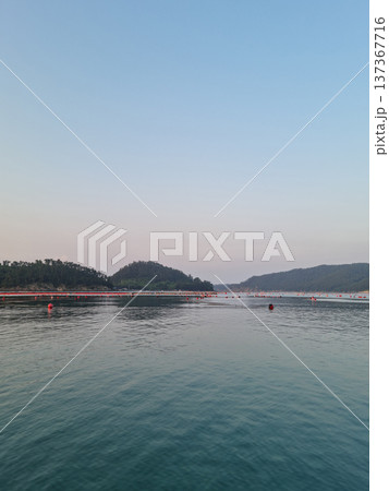 This is the seascape of Seoneupdo, Korea. 137367716