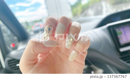 大人可愛いシェルネイル 137367767