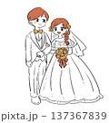 ウェディングドレスとタキシード姿の新郎新婦のイラスト 137367839