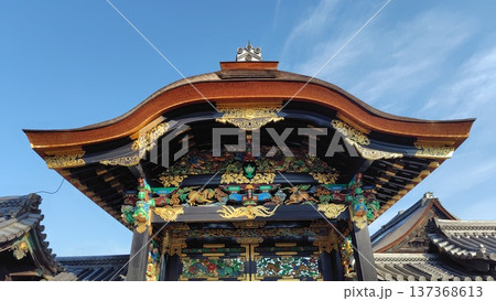 京都西本願寺の国宝唐門と豪華彫刻（Karamon Gate, Kyoto Japan） 137368613