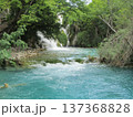 エメラルドグリーンの川 137368828