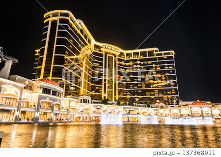 Beautiful night view of Wynn Palace Performance Lake displays a water, music, and light show, is a hotel casino resort on the Cotai Strip in Macau, China. 137368911