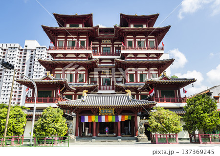Building view of the Buddha Tooth Relic Temple and Museum in Chinatown, Singapore. This Tang-styled building design was inspired by the Buddhist Mandala. 137369245