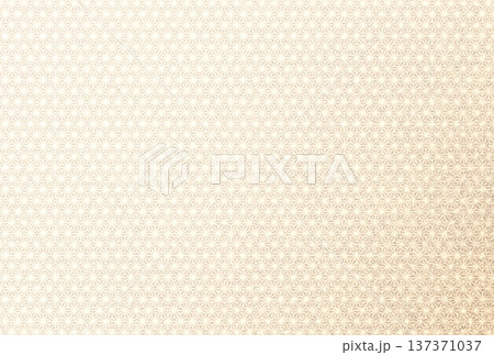キラキラ輝く繊細な淡い茶色の模様に薄黄色の麻の葉柄を重ねた背景画像7 137371037