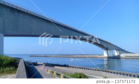 晴天の浜名大橋 137371172