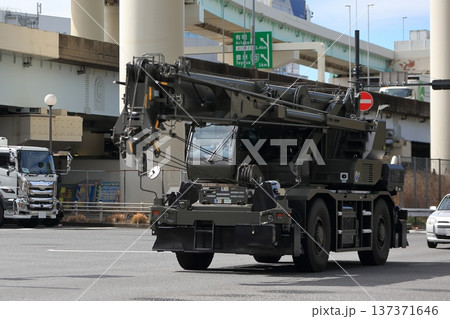 ラフテレーンクレーン（自走式クレーン） 137371646