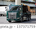 トレーラートラック 137371759