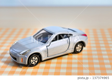 スポーツカーのミニカー スポーツカーのミニカー 137374965