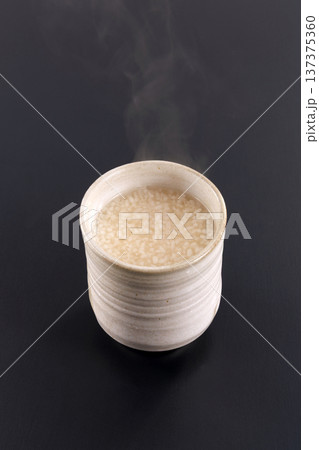 温かい甘酒 137375360