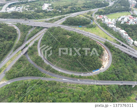 高速道路 137376311