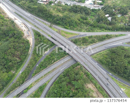 高速道路 137376454