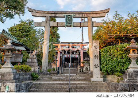 京都 東山 剣神社(今熊野一帯の産土神)鳥居 昔は泉涌寺の守り神 京都市東山区今熊野劔ノ宮町 京都 東山 剣神社(今熊野一帯の産土神)鳥居 昔は泉涌寺の守り神 京都市東山区今熊野劔ノ宮町 137376484